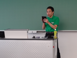 Ikuya Awashiro conducts his presentation via Impress Remote.